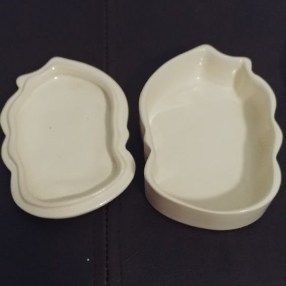 Vintage style soap dish and small box - Picture 2 of 4